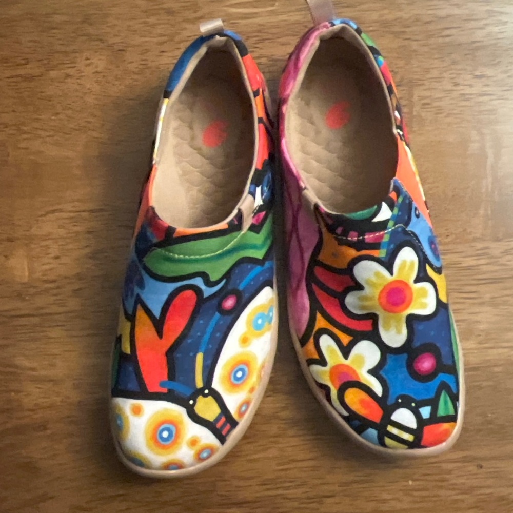 UIN Blossom Slip-ons